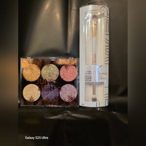Jungle Lights Eyeshadow Palette with Eye Shadow Brush , 2 Items